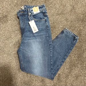 Medium Wash High Rise Vintage Style Mom Jeans